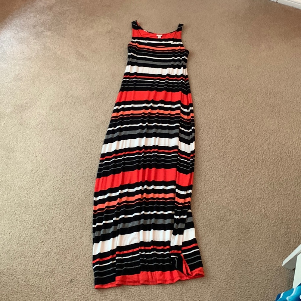 Maxi floor length dress. White, gray, black and pink stripes. Comfy material.
